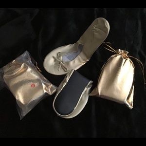 Set of 12 pairs of Dancing Slippers in gold